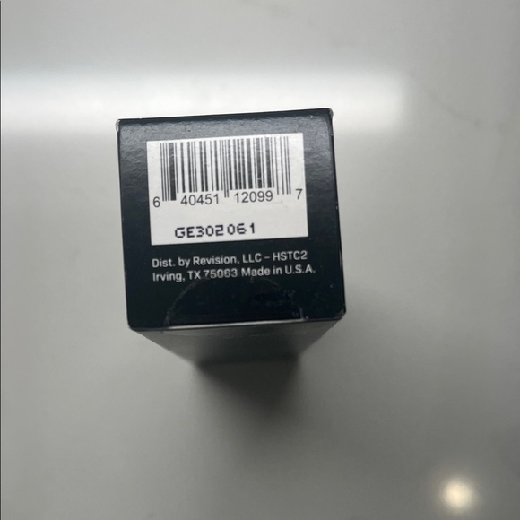 Revision Skincare Hydrating Serum - Black - Picture 4 of 5